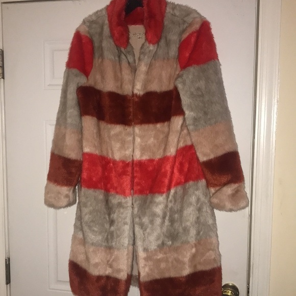 Eva Mendes faux fur coat - Picture 3 of 5